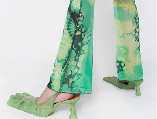 Descubrí las botas monstruosas de AVAVAV, “la gran bestia top” de la moda reciclada