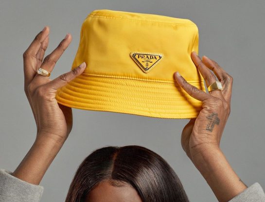 Pantone le sigue poniendo color amarillo y gris al 2021