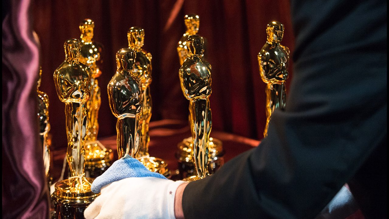 7 datos sobre la estatuilla del Oscar y la historia (y leyenda) de cómo se  diseñó – PuroDiseño