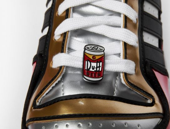 La cerveza de Los Simpsons se transformó en zapatillas: la cultura pop al diseño
