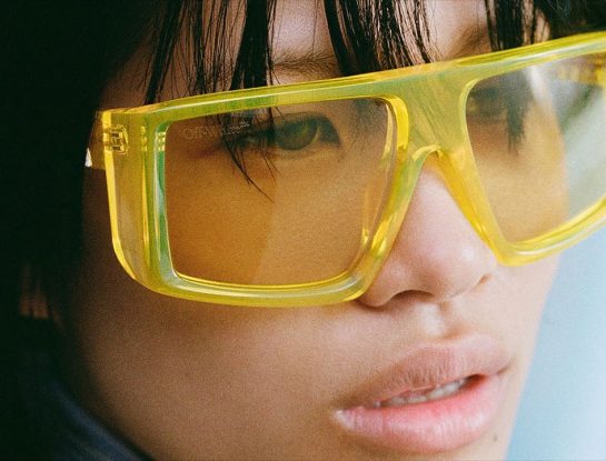 Anteojos de diseño con la visión de un top de la moda