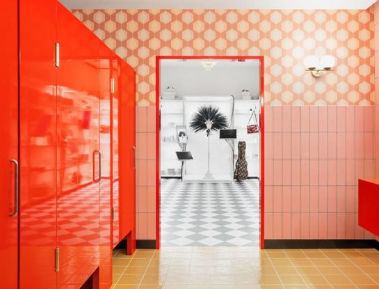 Una experiencia de diseño y arte que invita a entrar en el universo de una marca de moda