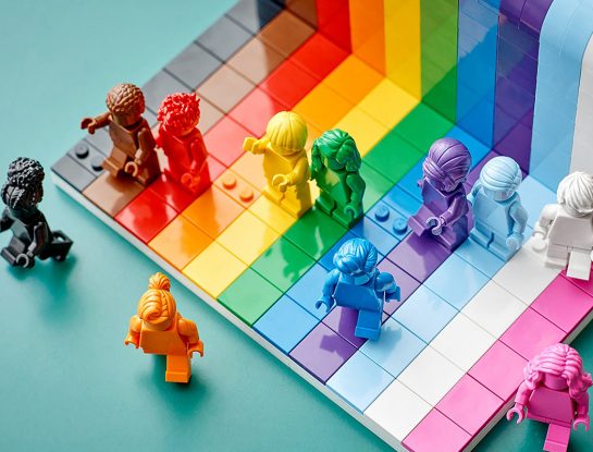 Lego celebra la diversidad con su primer set arcoíris