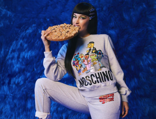 Plaza Sésamo vuelve estampada en una colección pop de Moschino