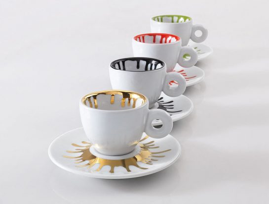 Ai WeiWei revive una de sus obras más célebres en un juego de tazas