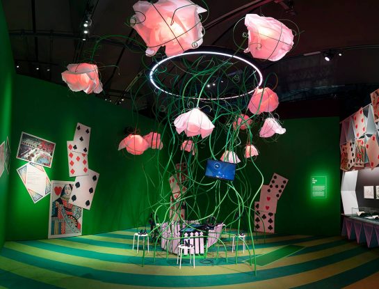 El país de las maravillas de Alicia está en Londres: una muestra de literatura, arte y moda