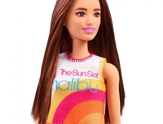 Esta es la muñeca “Barbie sustentable” hecha con plástico reciclado