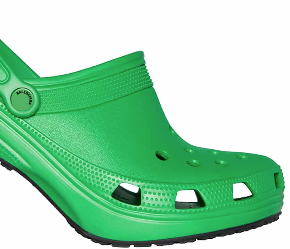 Este es el último capricho del diseño de zapatos: las Crocs con tacos altos  de Balenciaga – PuroDiseño