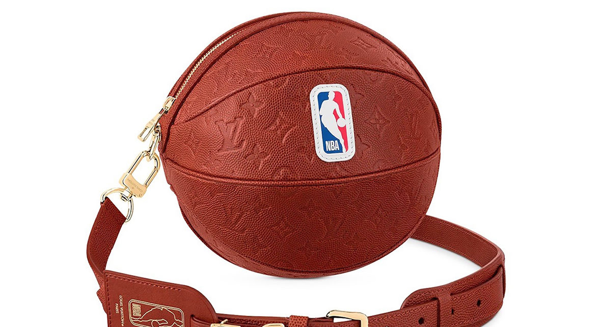 La cartera con forma de pelota de basquet de Louis Vuitton: doble