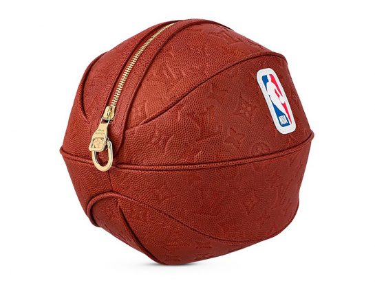 La cartera con forma de pelota de basquet de Louis Vuitton: doble de moda y deporte