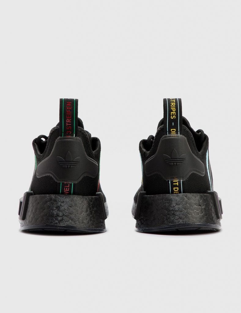 Sneakers adidas x Pixar en total black. 