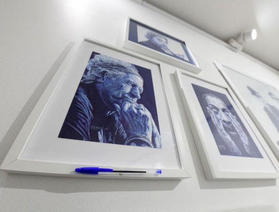 Así es Biconique: una exposición con obras hechas con biromes Bic