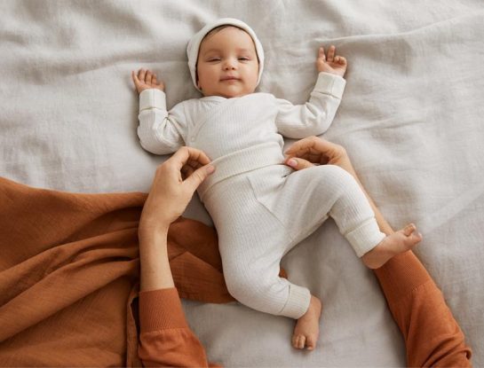 Una colección de moda para bebés con prendas “extensibles” que se adaptan al crecimiento