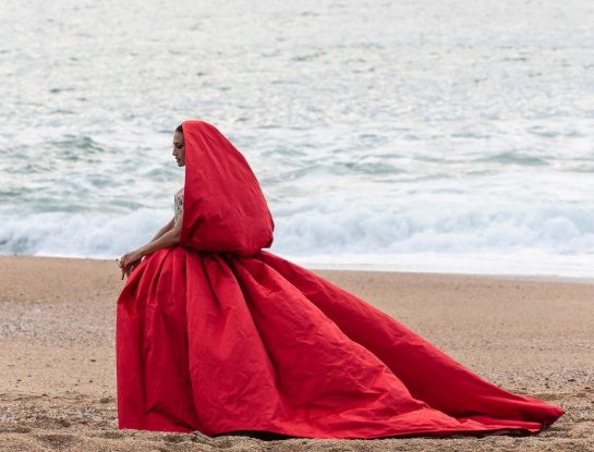 Así son los “vestidos esculturas” del diseñador de moda Stéphane Rolland