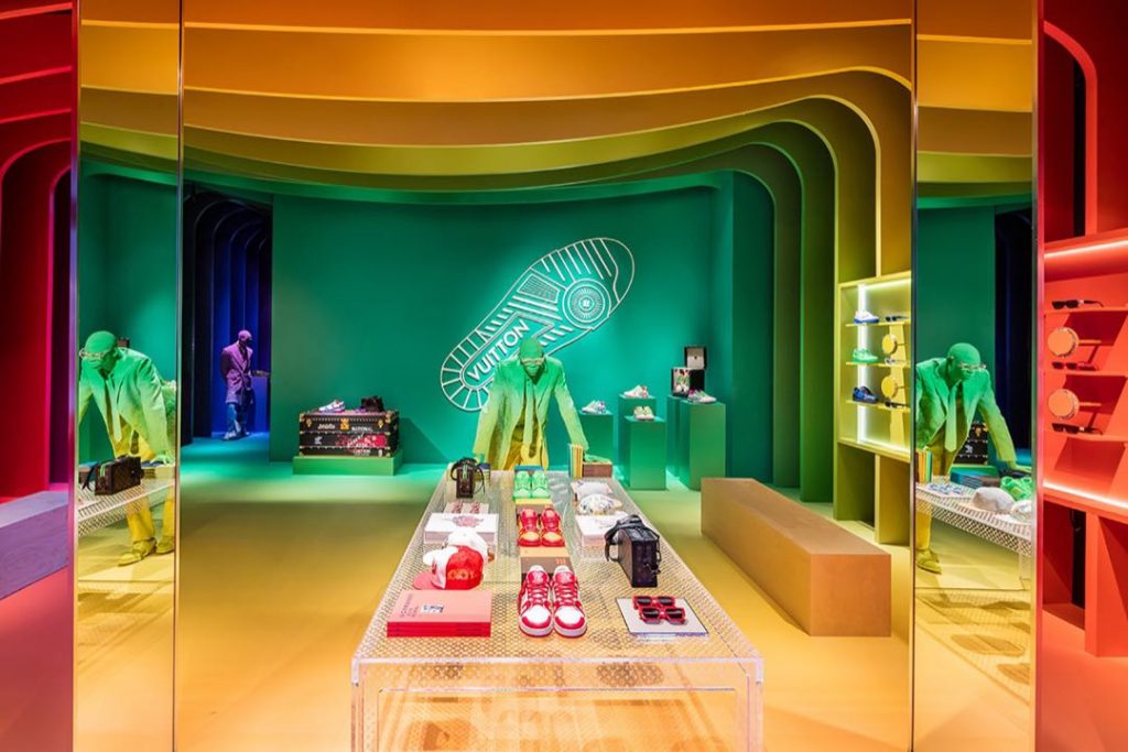Los accesorios de moda son hits del nuevo local de Louis Vuitton en Nueva  York – PuroDiseño
