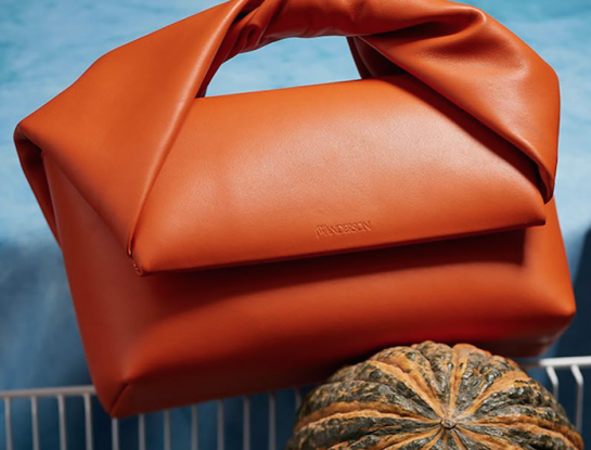 Esta es la cartera tendencia 2021 de JW Anderson