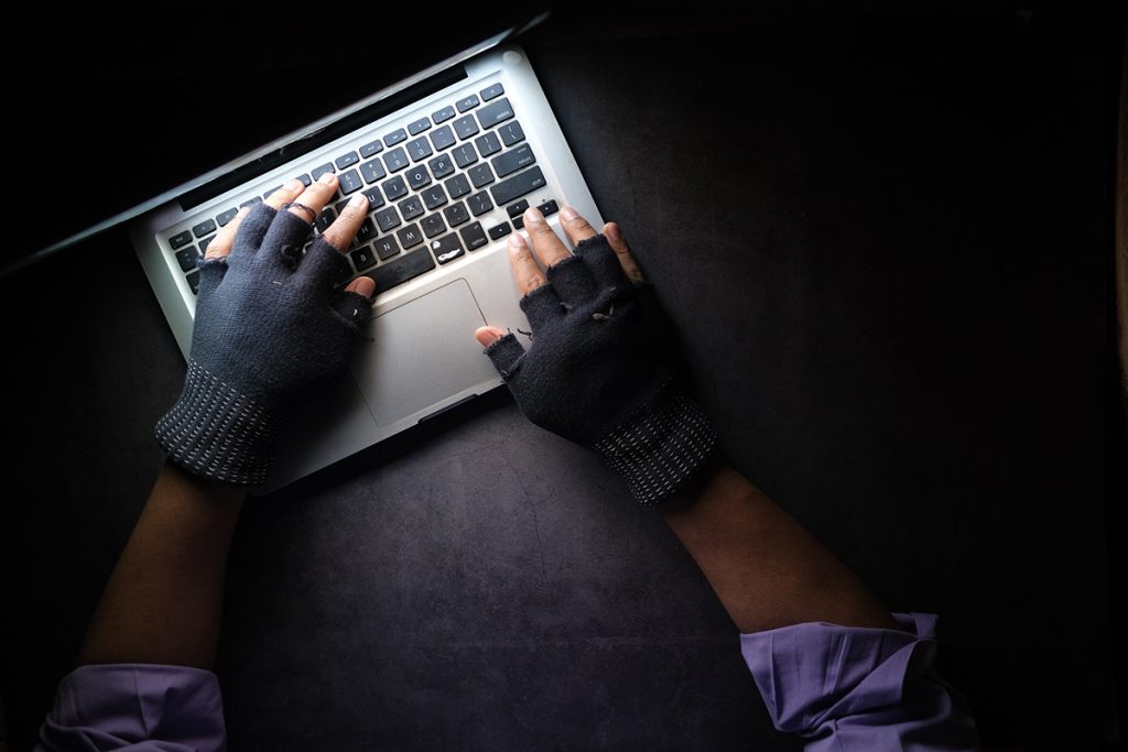 Los delincuentes informáticos están atentos a cualquier error cometido por los usuarios de dispositivos online. 