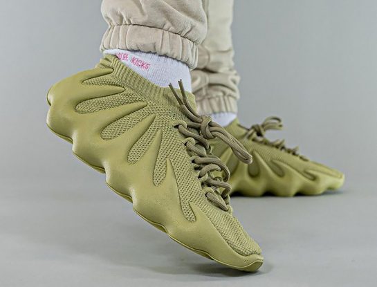 Kanye West volvió a sorprender con un modelo de zapatillas único