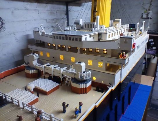 Lego presentó una espectacular réplica a escala del Titanic