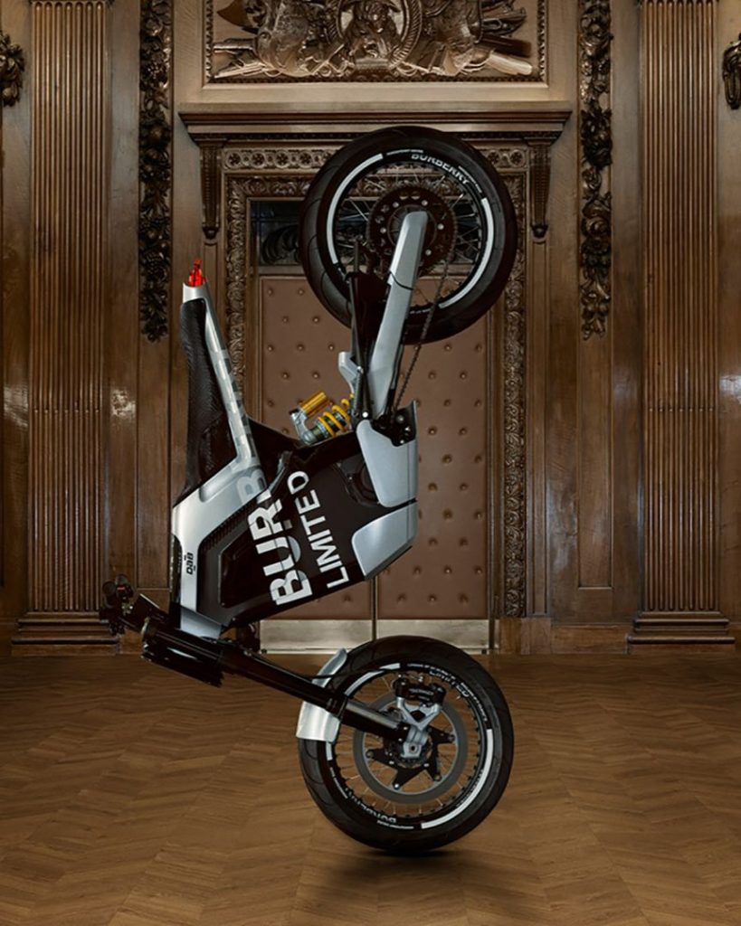 La motocicleta Concept E-RS Burberry Edition es además más ecológica que una moto tradicional. 