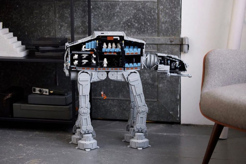 En el AT-AT de 6.785 piezas de Lego entran 40 mini figuras de Star Wars. 