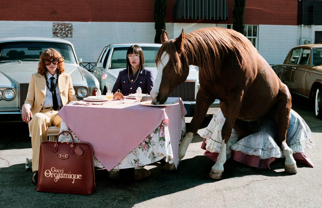 Pieza de la campaña “Gucci Of Course A Horse”. 
