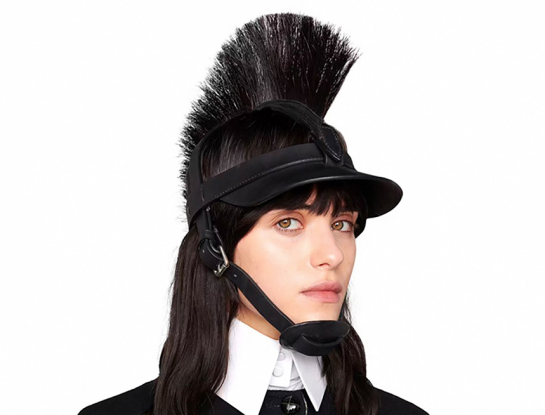 Gucci presentó los más glamorosos sombreros para montar a caballo