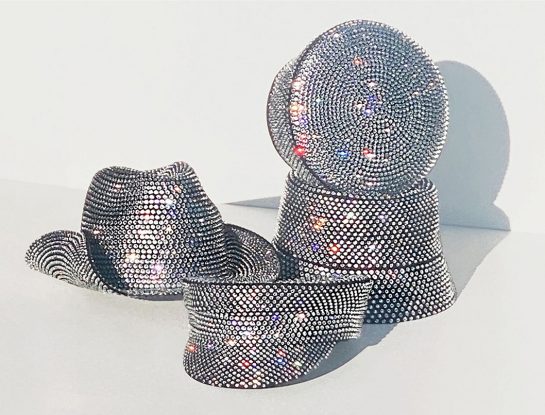 Los cristales y brillantes son la nueva obsesión del diseño de accesorios de moda