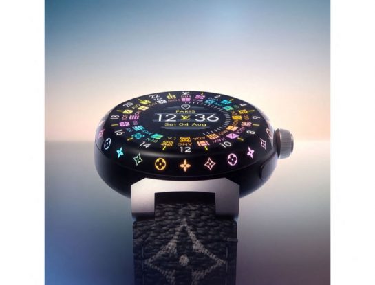 El nuevo diseño de un clásico reloj de Louis Vuitton enamora a primera vista