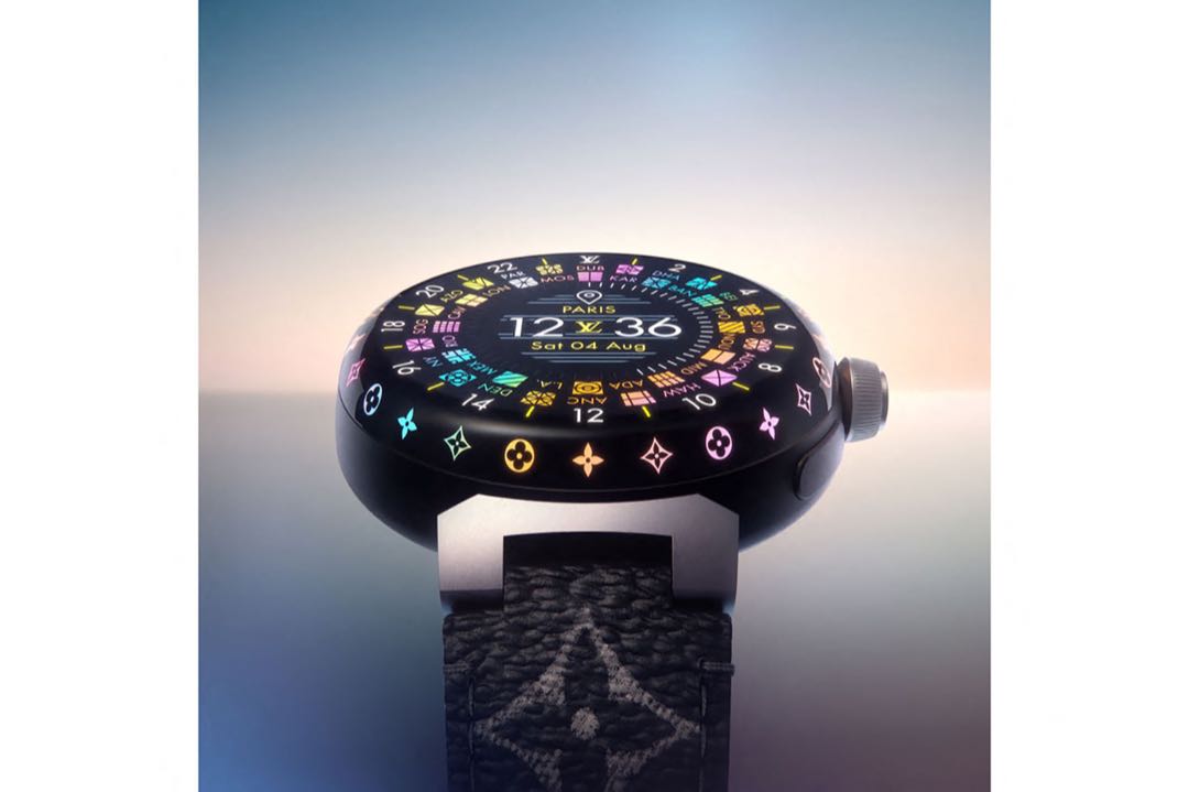 El nuevo diseño de un clásico reloj de Louis Vuitton enamora a