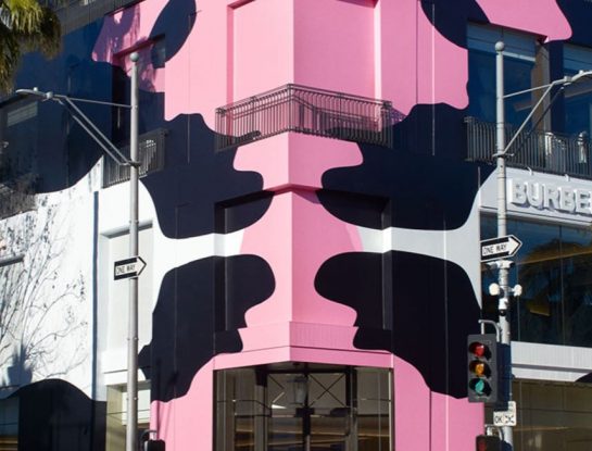Burberry abrió una tienda inmersiva en Los Angeles