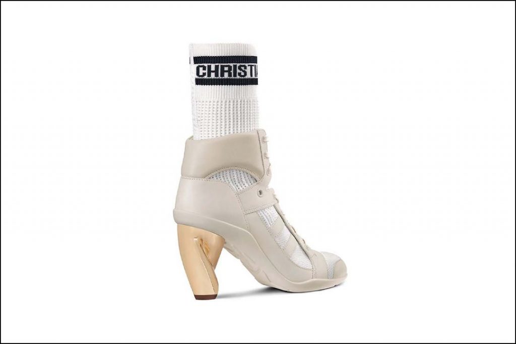 El botín Zenith de Dior fusiona la elegancia aerodinámica de los tacos con la comodidad de las zapatillas de deporte. 