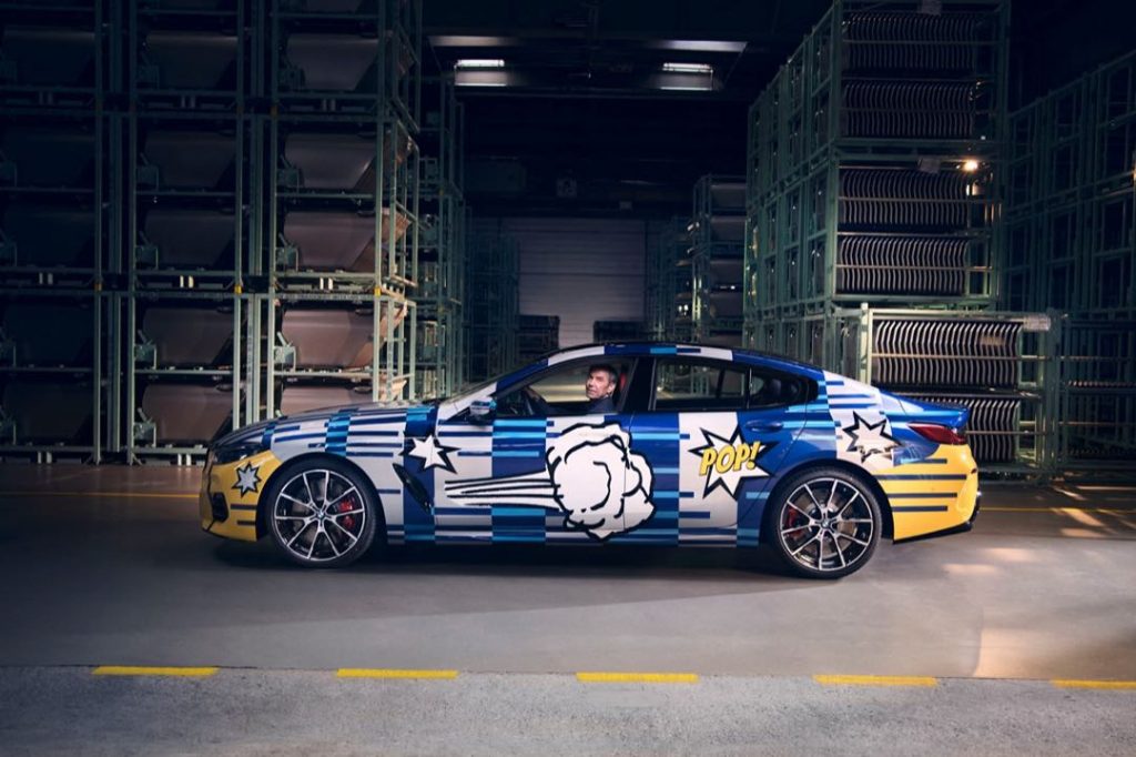 Jeff Koons ya estrenó su BMW customizada con su impronta artistica. 