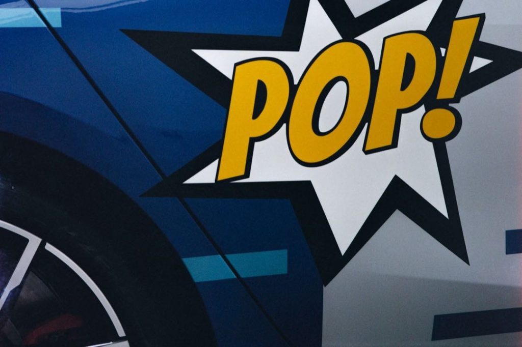 Un ícono del arte y la cultura pop presente en el coche BMW x Jeff Koons. 