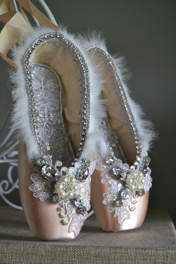 Las zapatillas de ballet clásico inspiran el diseño 2022. 