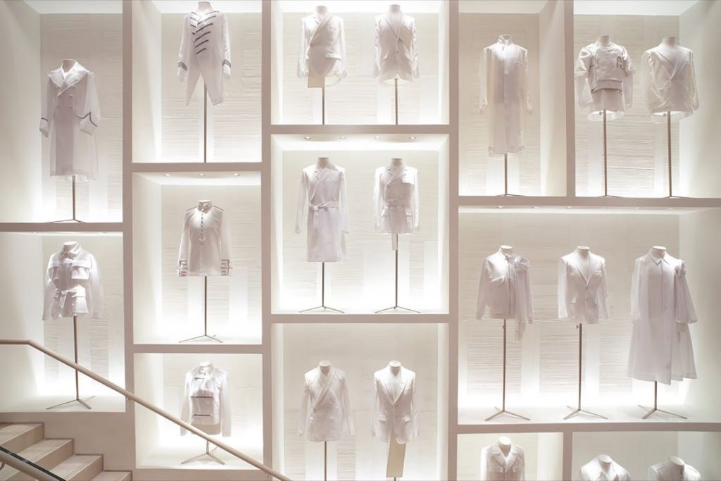 En el local de Dior está disponible lo más nuevo de la maison en moda prêt-à-porter. 