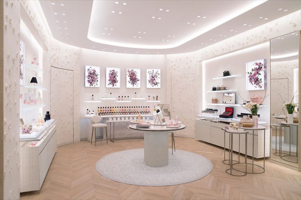 El espectacular flagship store de Dior en París. 