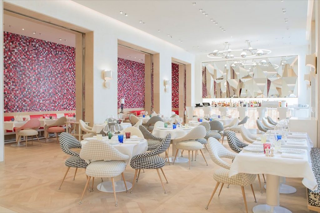 La nueva tienda Dior incluye los restaurantes Monsieur Dior y la Pâtisserie Dior. 
