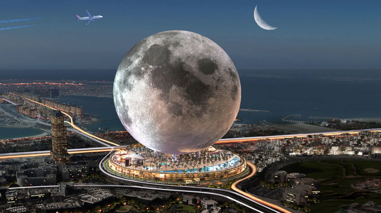ya de noche la luna es un espectaculo imponente – Foto de Hotel de