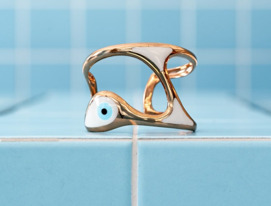 En Grecia una joyería se diseñó como si fuera una piscina vintage