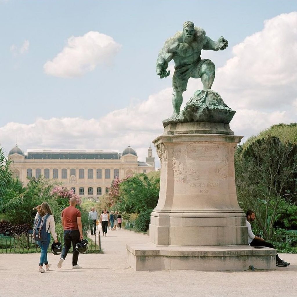 La escultura de Hulk en el proyecto "Monumentos" de Benoit Lapray. 