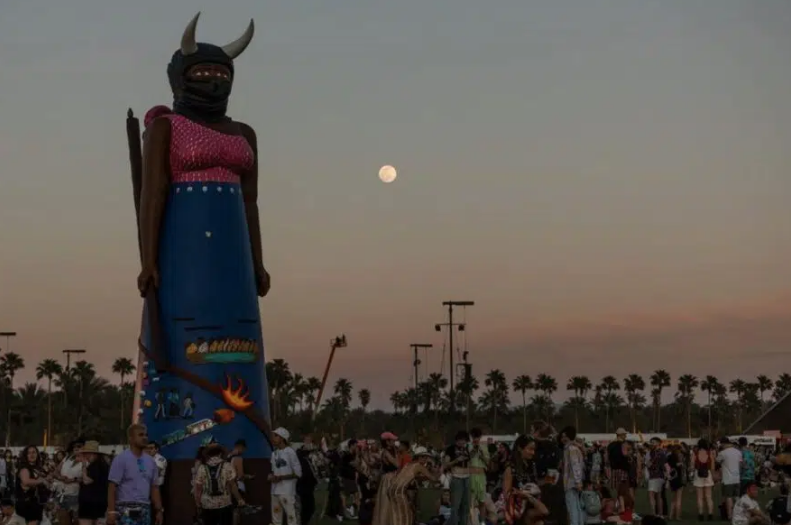 La Guardiana evoca el mítico Burning Man de Nevada. 