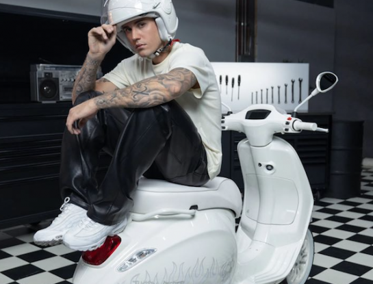 Justin Bieber diseñó un modelo de la icónica moto Vespa a su gusto y medida