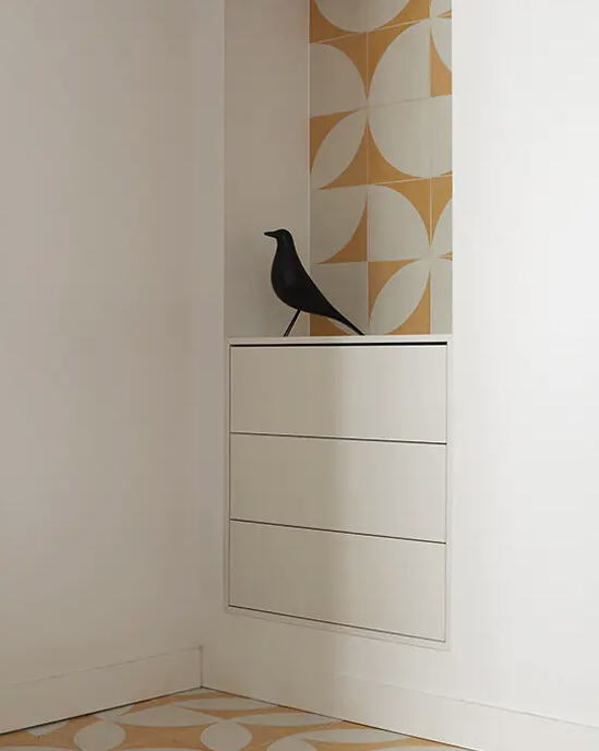 El Eames House Bird, la escultura de madera del pájaro que cautivó a Charles y Ray Eames, es un ícono del diseño y la decoración. 