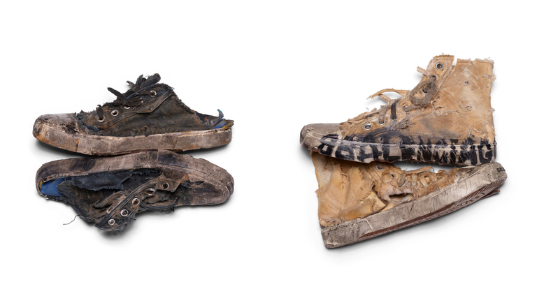 Las zapatillas Paris de Balenciaga vienen en diferentes colores y diseños, ¡y todas rotas!