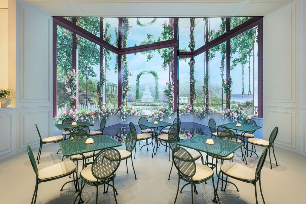 La Dior Seoul Concept Store en Corea del Sur tiene además un café. 