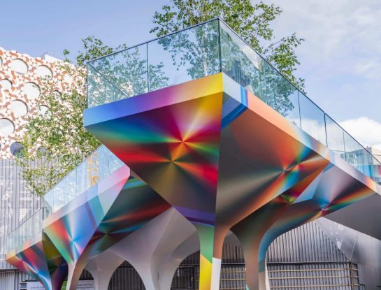 ¿Quieres ser Felipe Pantone? El artista que llena de color y luces las ciudades