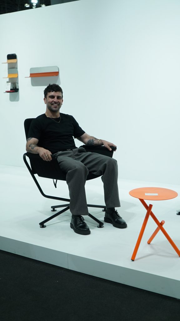 Calvin Lien estrenó el diseño Hover Lounge Chair. 