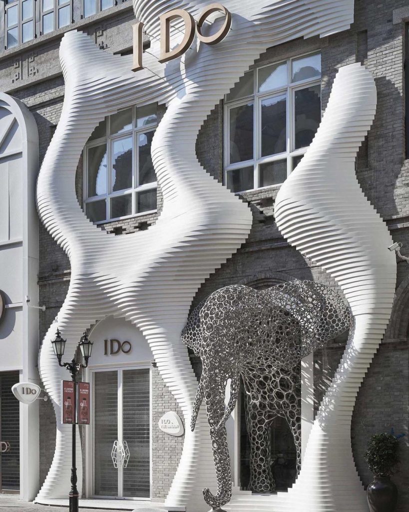 La escultura “Peaceful Elephant” está hecha de acero y mide 9 metros. 