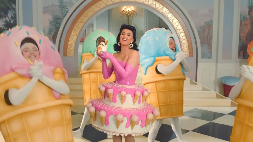 La estética pink pop y de fantasía de Katy Perry en la campaña de Just Eat. 
